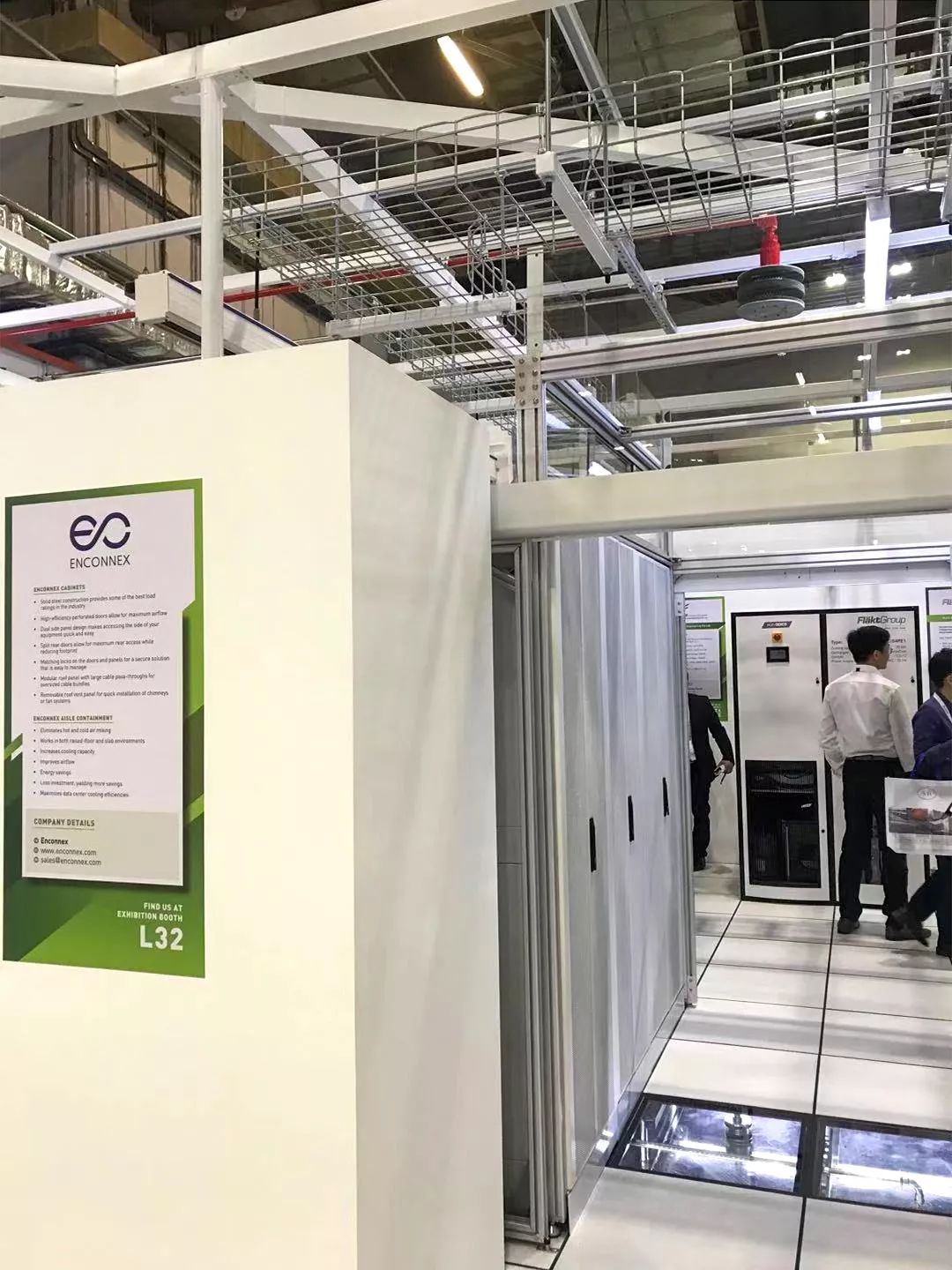 瑞技在 Live Data Centre 展示的Enconnex F系列冷热通道，专门为新建数据中心所造，能够让机房部署，缩短30%的时间。