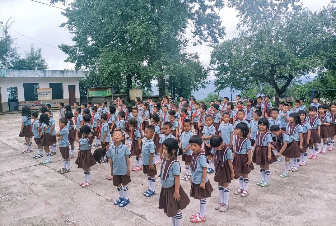 瑞技中国与为云南农村小学的103位孩子准备了儿童节礼物