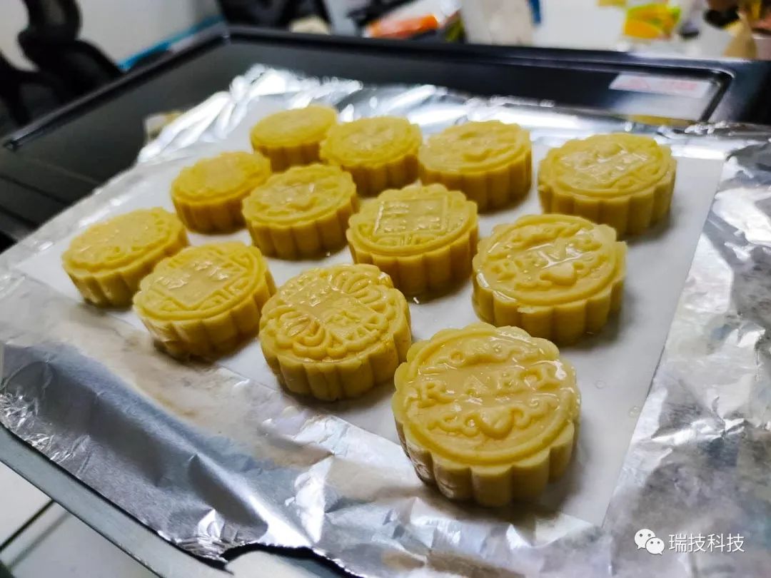 瑞技深圳Team的“Rahi Moon Cake”月饼