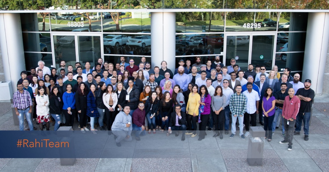 瑞技团队在美国硅谷总部前合影