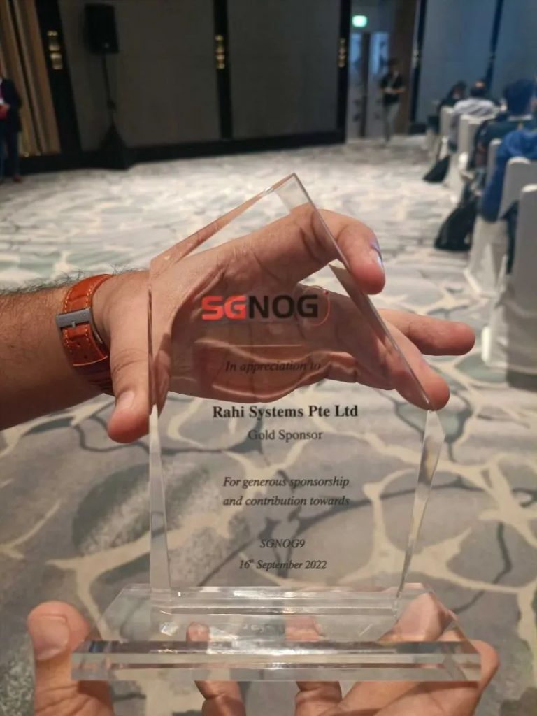 瑞技新加坡团队荣获 SGNOG 颁发的 “金牌合作伙伴”